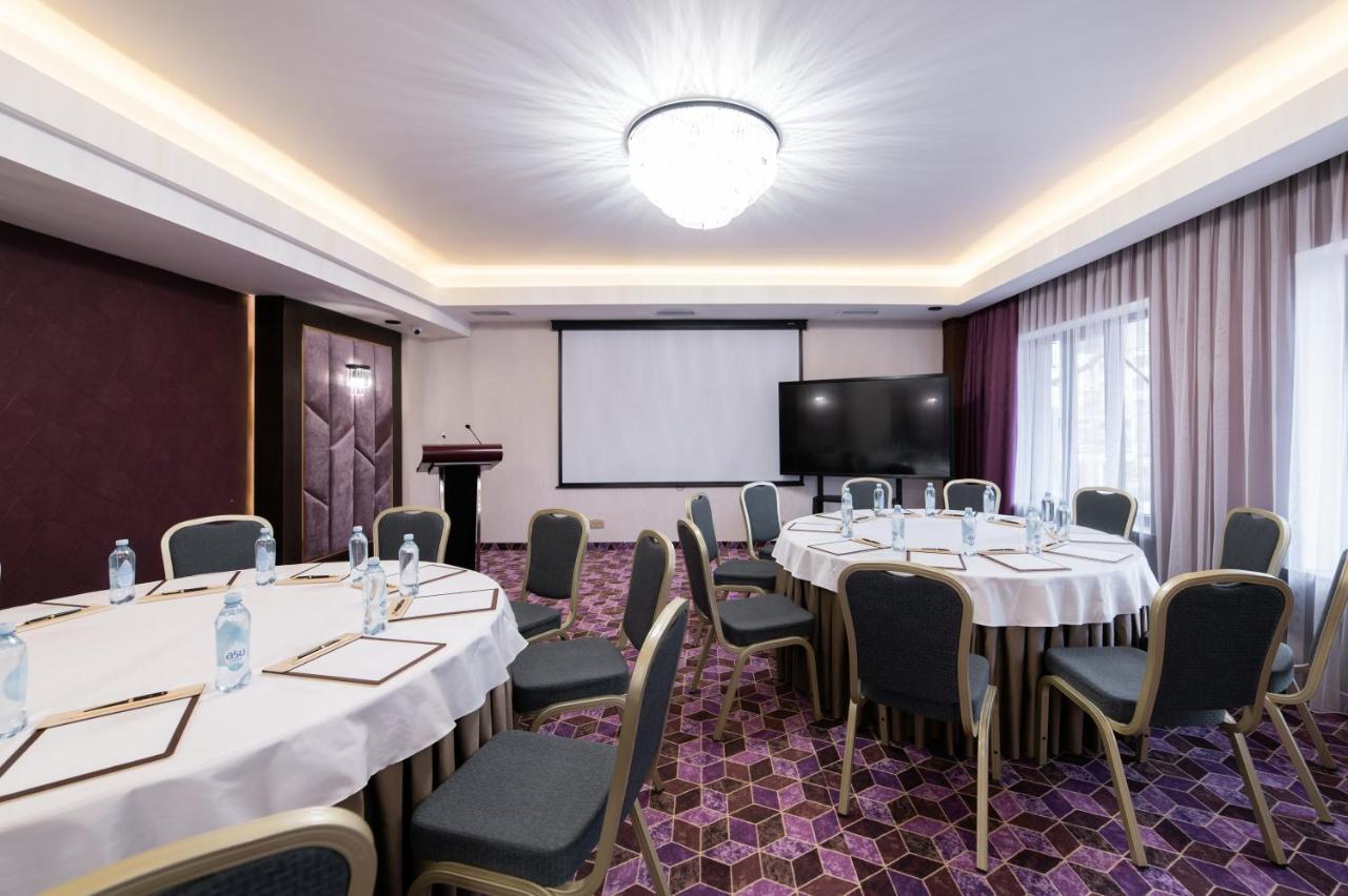 Orient Hotel Biszkek Zewnętrze zdjęcie