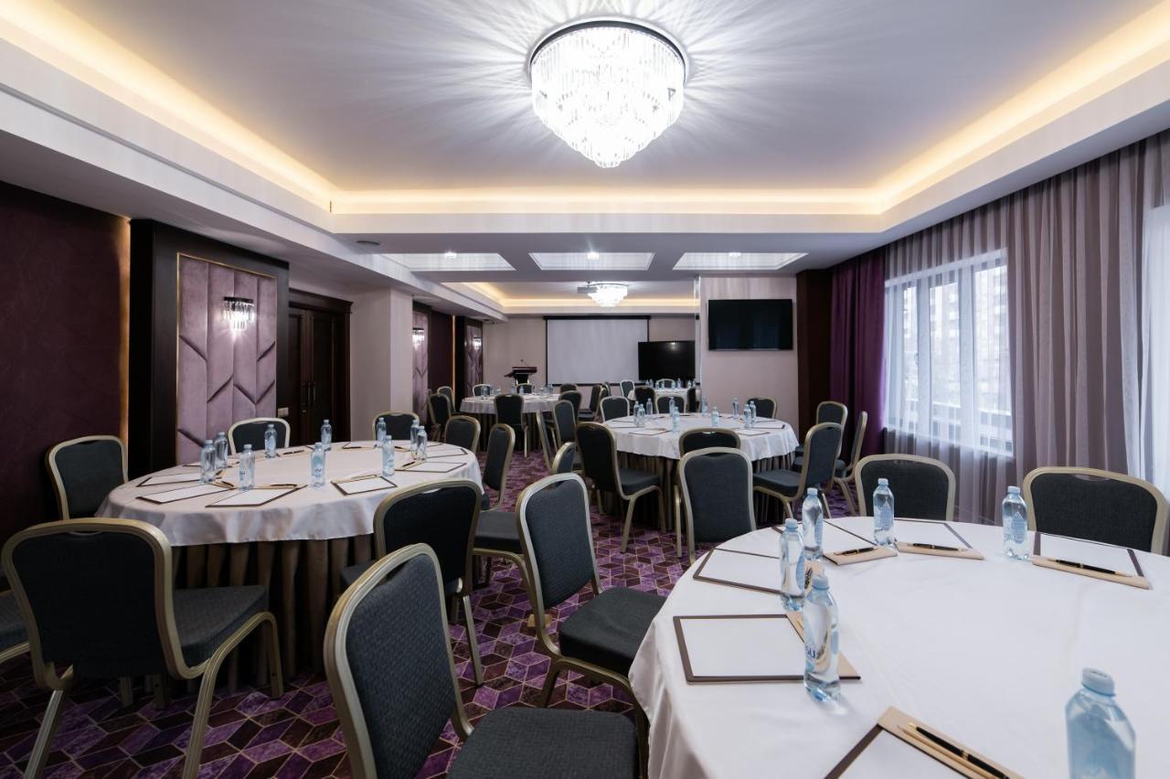 Orient Hotel Biszkek Zewnętrze zdjęcie