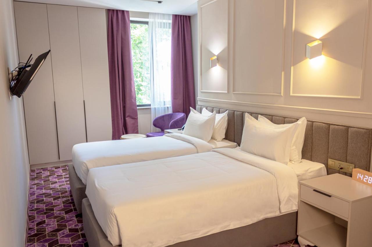 Orient Hotel Biszkek Zewnętrze zdjęcie