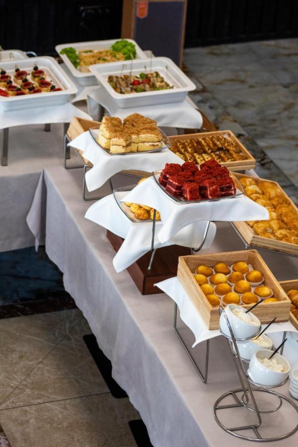 Orient Hotel Biszkek Zewnętrze zdjęcie