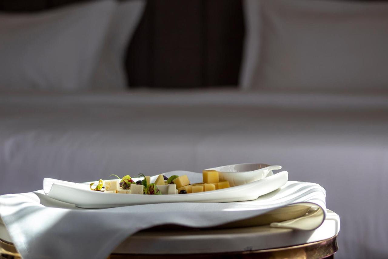 Orient Hotel Biszkek Zewnętrze zdjęcie