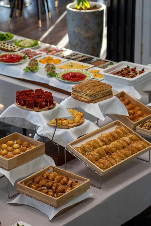 Orient Hotel Biszkek Zewnętrze zdjęcie