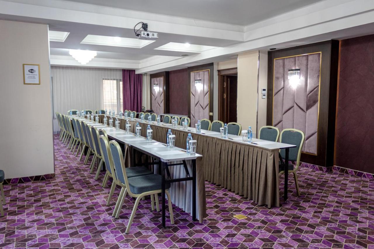 Orient Hotel Biszkek Zewnętrze zdjęcie