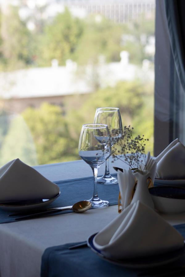 Orient Hotel Biszkek Zewnętrze zdjęcie