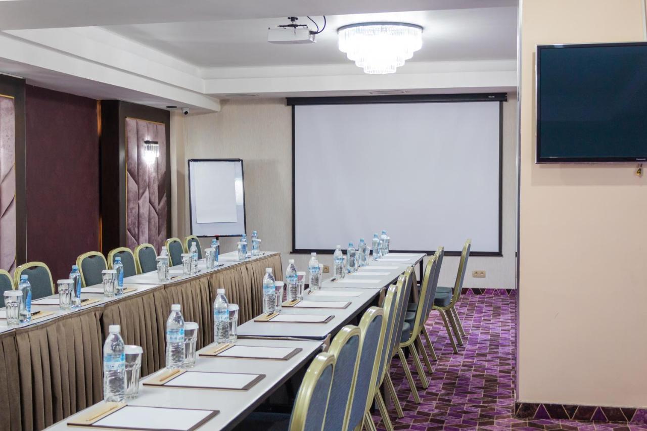 Orient Hotel Biszkek Zewnętrze zdjęcie