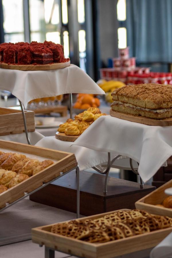 Orient Hotel Biszkek Zewnętrze zdjęcie