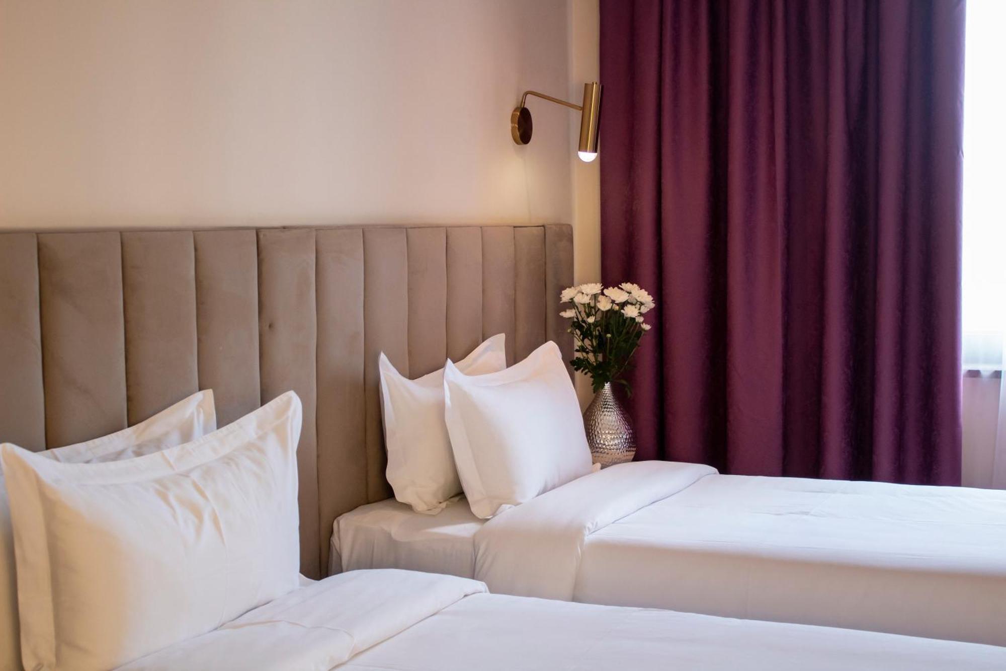 Orient Hotel Biszkek Zewnętrze zdjęcie